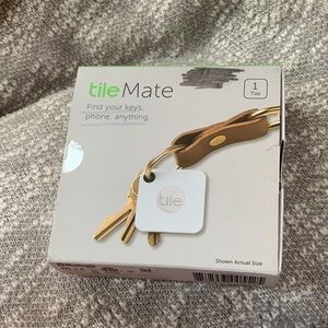 Tilemate in White and Silver 1 Count